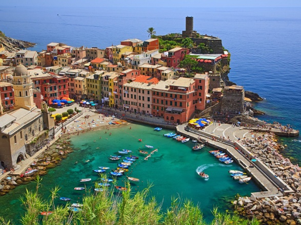 https://www.italieonline.eu/user/blogimg/summer/Vernazza-Cinque-Terre-Italy.jpg