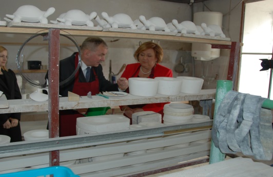 Znalezione obrazy dla zapytania fabryka porcelany w &cacute;mielowie